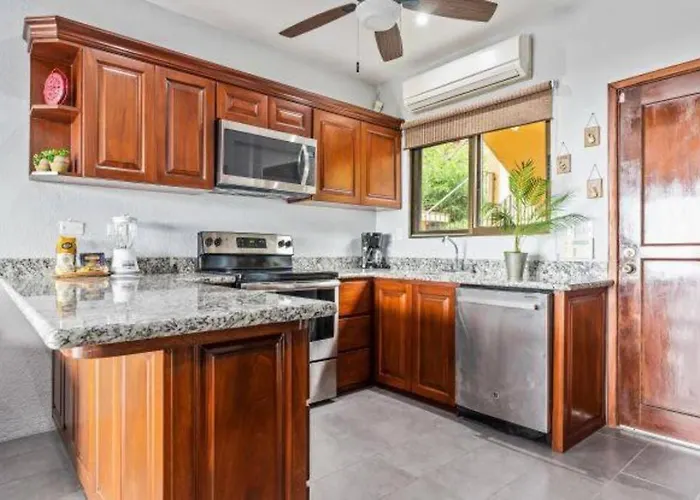 Magical 1 Bedroom With Ocean View & Pool Apartment *